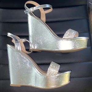 Wild diva sparkle  wedges so 10